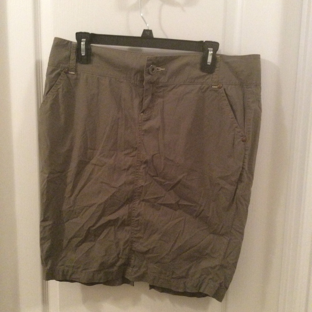 DKNY ARMY GREEN SKIRT